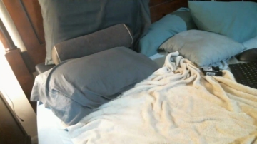 Leighnstan  10-12-2021 video tongue